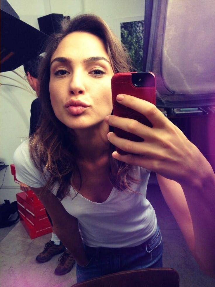 Mujer tomándose una selfie
